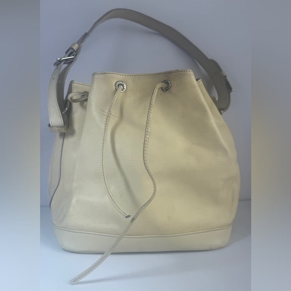 Authentic LOUIS VUITTON GM Noe in Yvoire/White